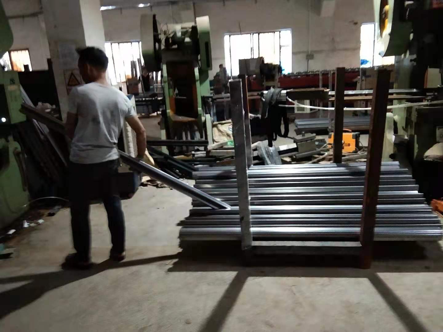 上下鋪鐵床用什么材料做的好？